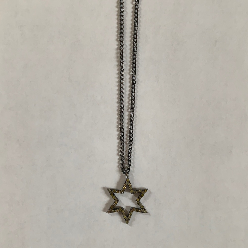 Star pendant necklace